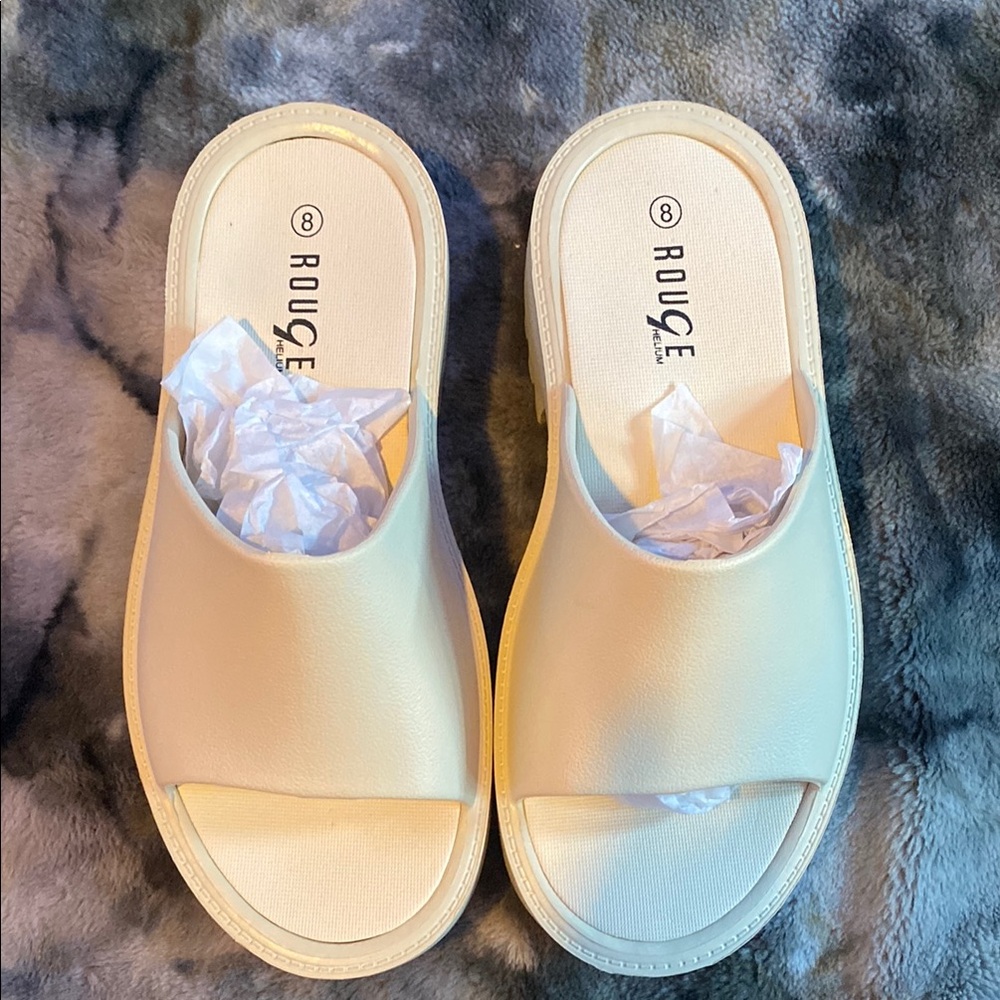 Rouge Helium Women’s Cream Slide Sandals